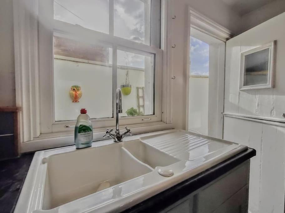 Cute Cottage 5 Min Walk From Cafes Station And Sea Hastings Bagian luar foto
