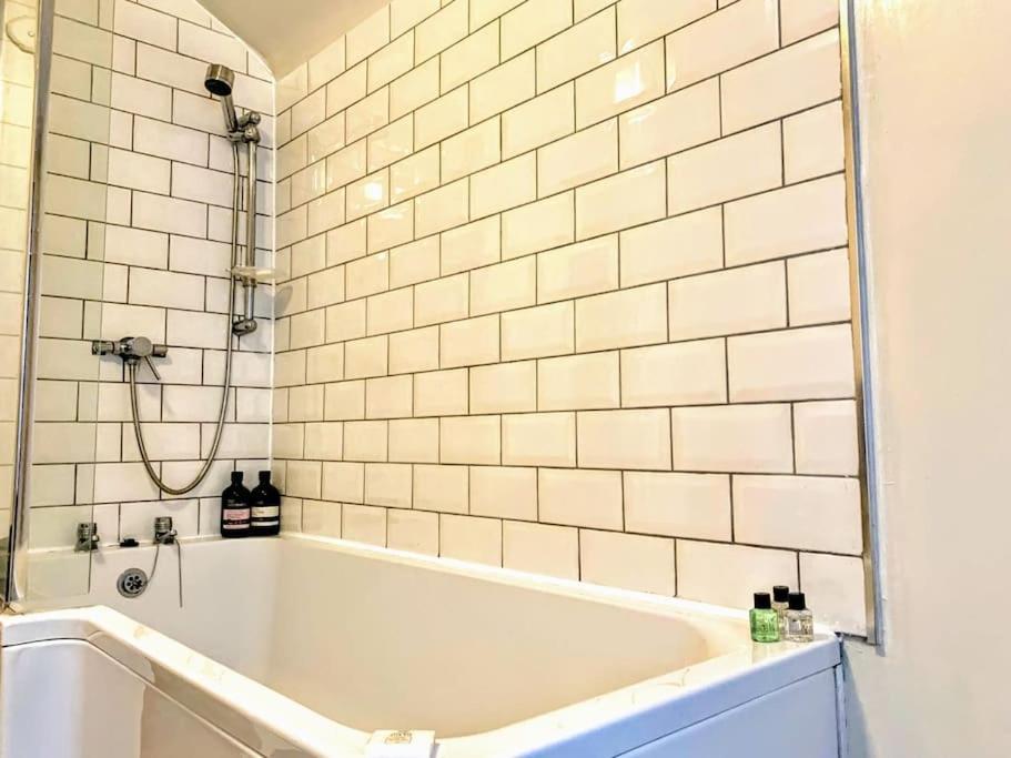 Cute Cottage 5 Min Walk From Cafes Station And Sea Hastings Bagian luar foto